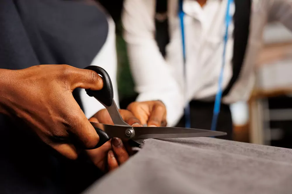 Fabric Cutting Expert