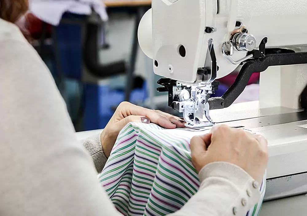 Industrial sewing machines sewing machine operator